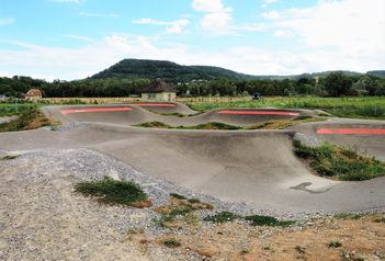 Pumptrack Wasserschloss, Brugg auf Spielplatz Aargau.ch