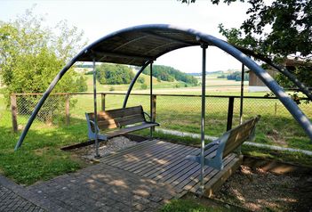 Generationen-Spielplatz Pflegeheim Sennhof, Vordemwald - Spielplätze im Aargau